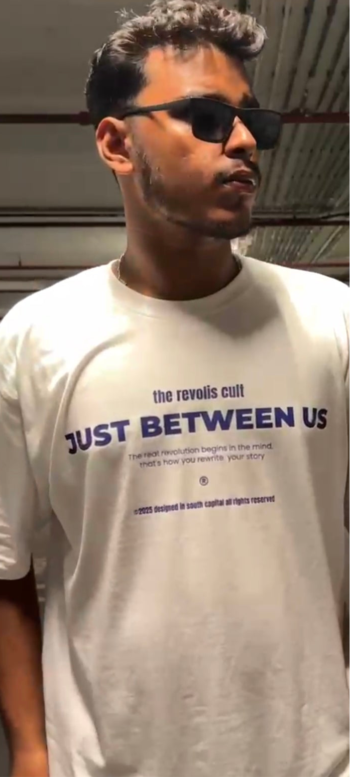 JUST BETWEEN US - Minimalist Statement T-Shirt