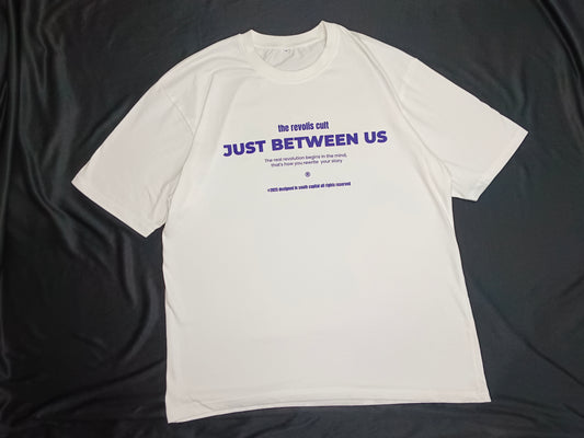 JUST BETWEEN US - Minimalist Statement T-Shirt